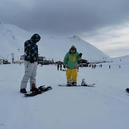 Aloni Toy Kir Thanasi & 3*