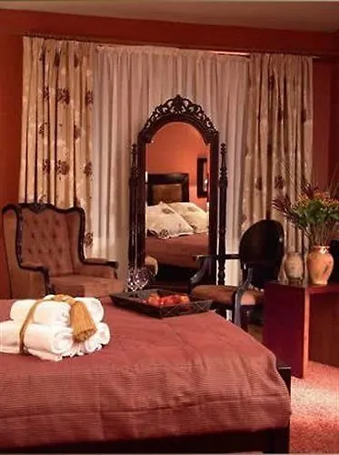 Aloni Toy Kir Thanasi & Hotel